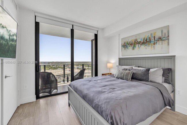 Building Photo - 121 NE 34th St