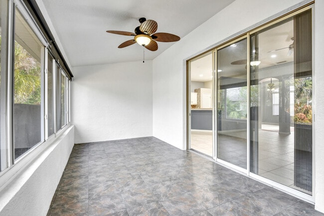 Building Photo - 11 Manderley Ln