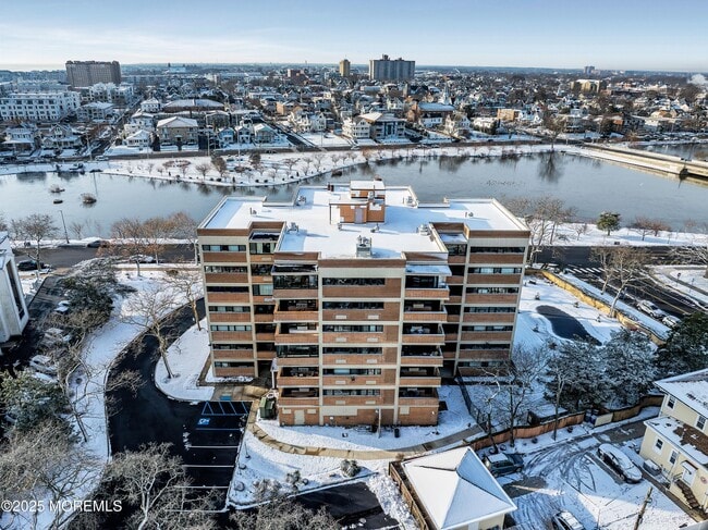 Building Photo - 321 Sunset Ave