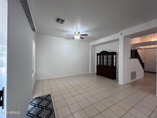 Building Photo - 218 E Sunburst Ln