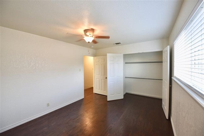 Building Photo - 113 Rhonda Dr