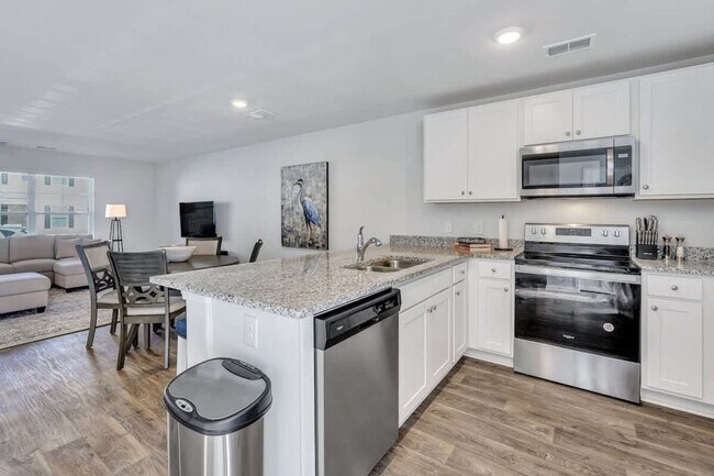 Building Photo - 321 Dogwood Cir