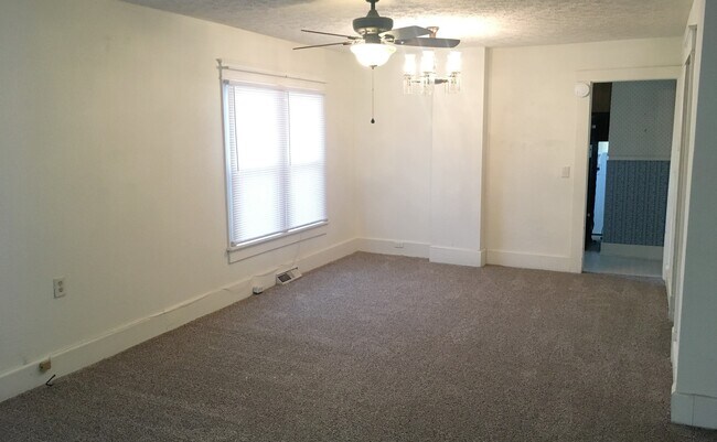 Building Photo - ** NEW CARPET **  NEWLY REMODELED BATHROOM **