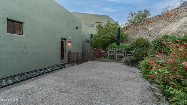 Building Photo - 44 W Foothill Dr