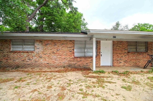 Primary Photo - 6618 Applegate St