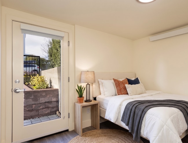 Building Photo - Seattle 3 Bedroom Apartment for Rent | Newly Remodeled Home with In-Unit Washer/Dryer, Private En...
