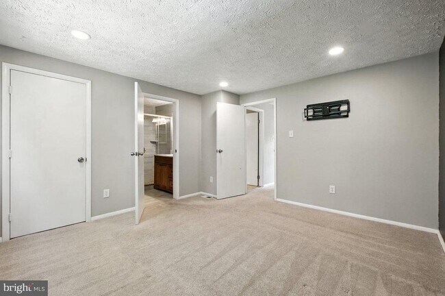 Building Photo - 8015 Steeple Chase Ct