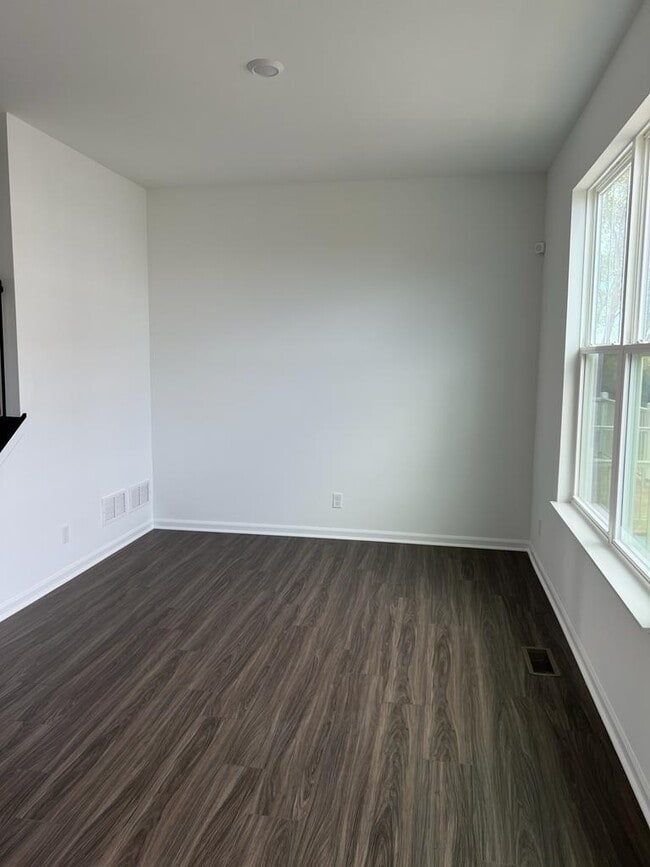 Building Photo - 1033 Atterberg Rd