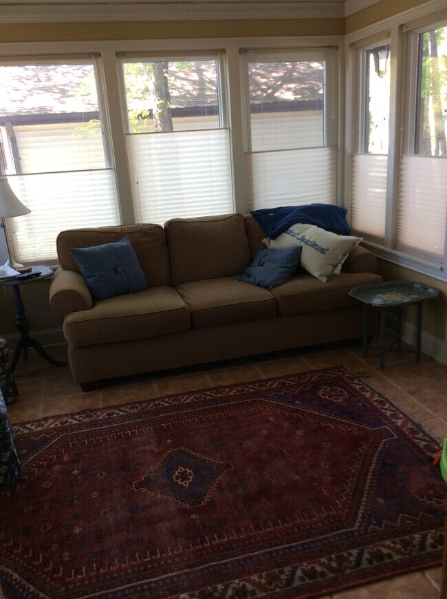 Building Photo - 6407 W Lloyd St