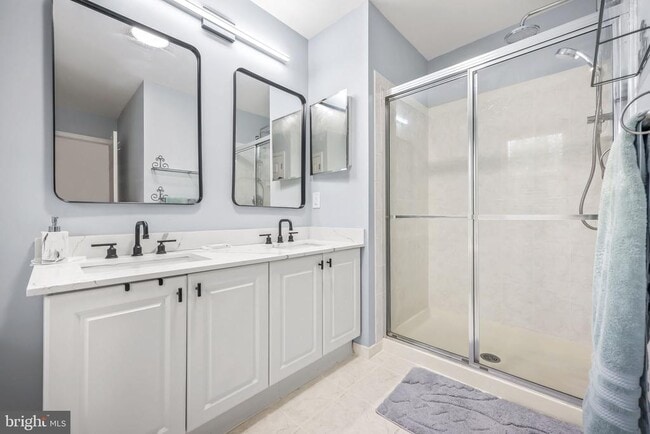 Building Photo - 204 Camelot Ct
