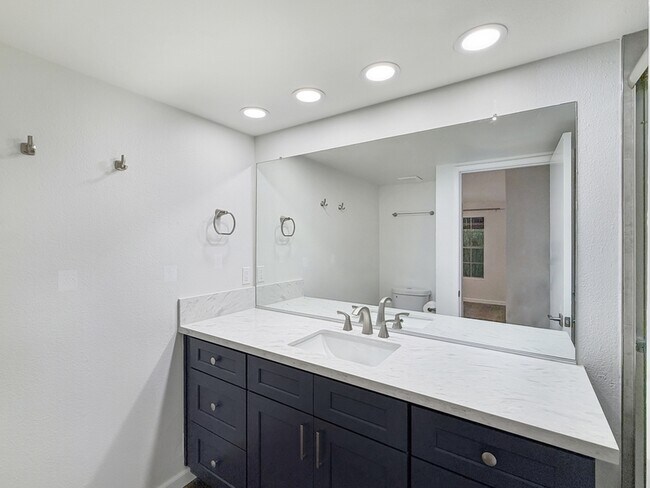 Building Photo - 1270 Cleveland Ave