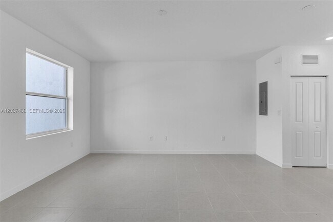 Building Photo - 1081 SW 3rd St