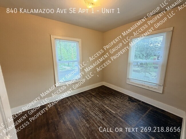 Building Photo - 840 Kalamazoo Ave SE