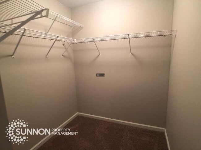 Building Photo - Remodeled 3 BR 2.5 BA in Raintree