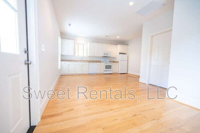 Building Photo - 42 Grove Ln