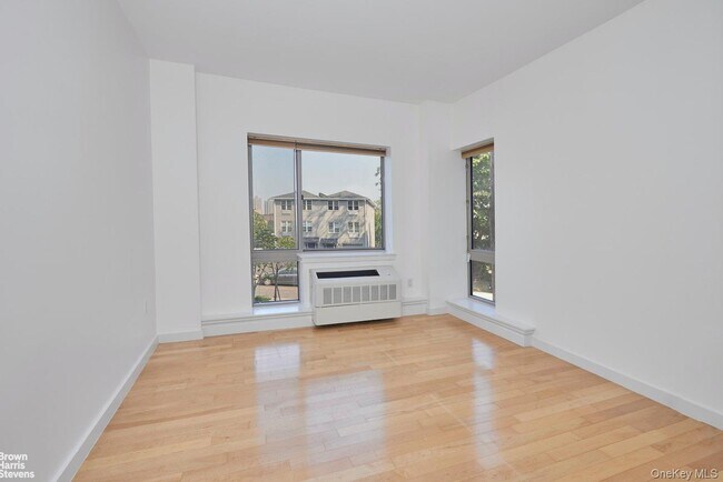 Building Photo - 3585 Greystone Ave