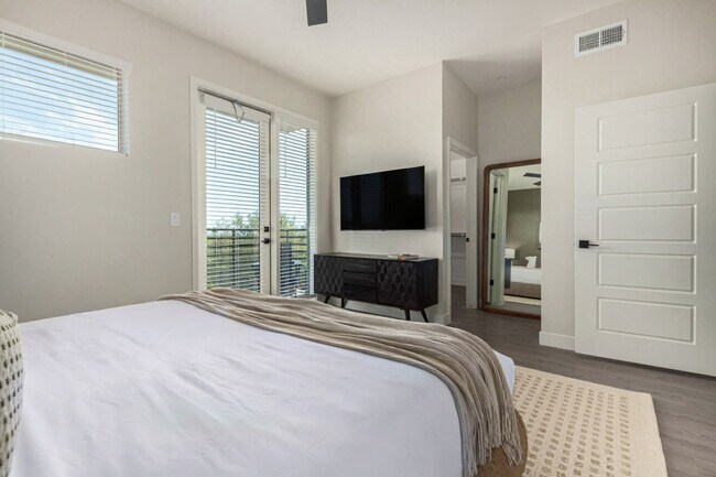 Building Photo - 6249 E Pinnacle Vista Dr