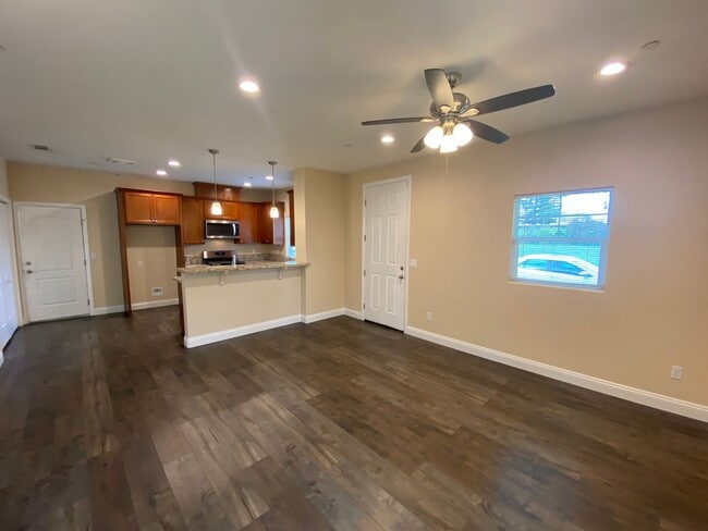 Building Photo - Spacious Corner Unit