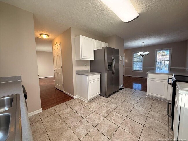 Building Photo - 2402 Larwood Dr