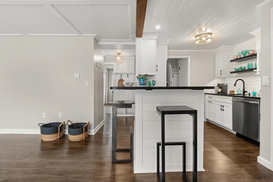 Building Photo - 478 Seabury