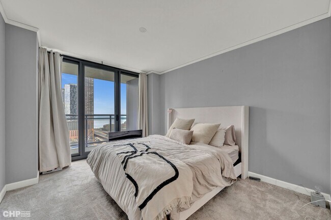 Building Photo - 450 E Waterside Dr