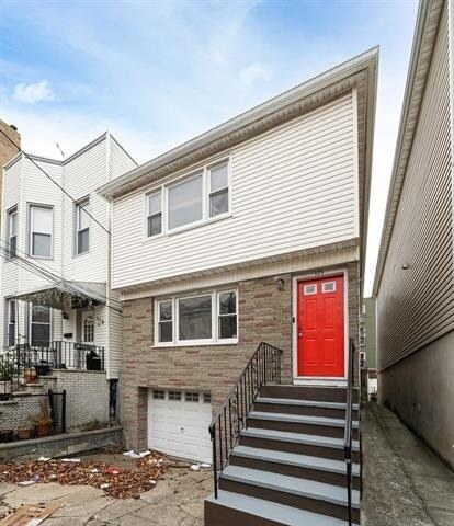 Building Photo - 121 Ogden Ave.