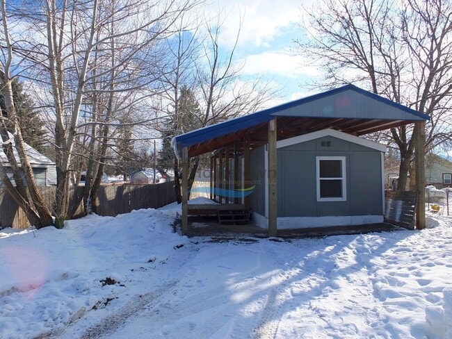 Building Photo - Beautiful & Clean 2 Bed 1 Bath Manufacture...