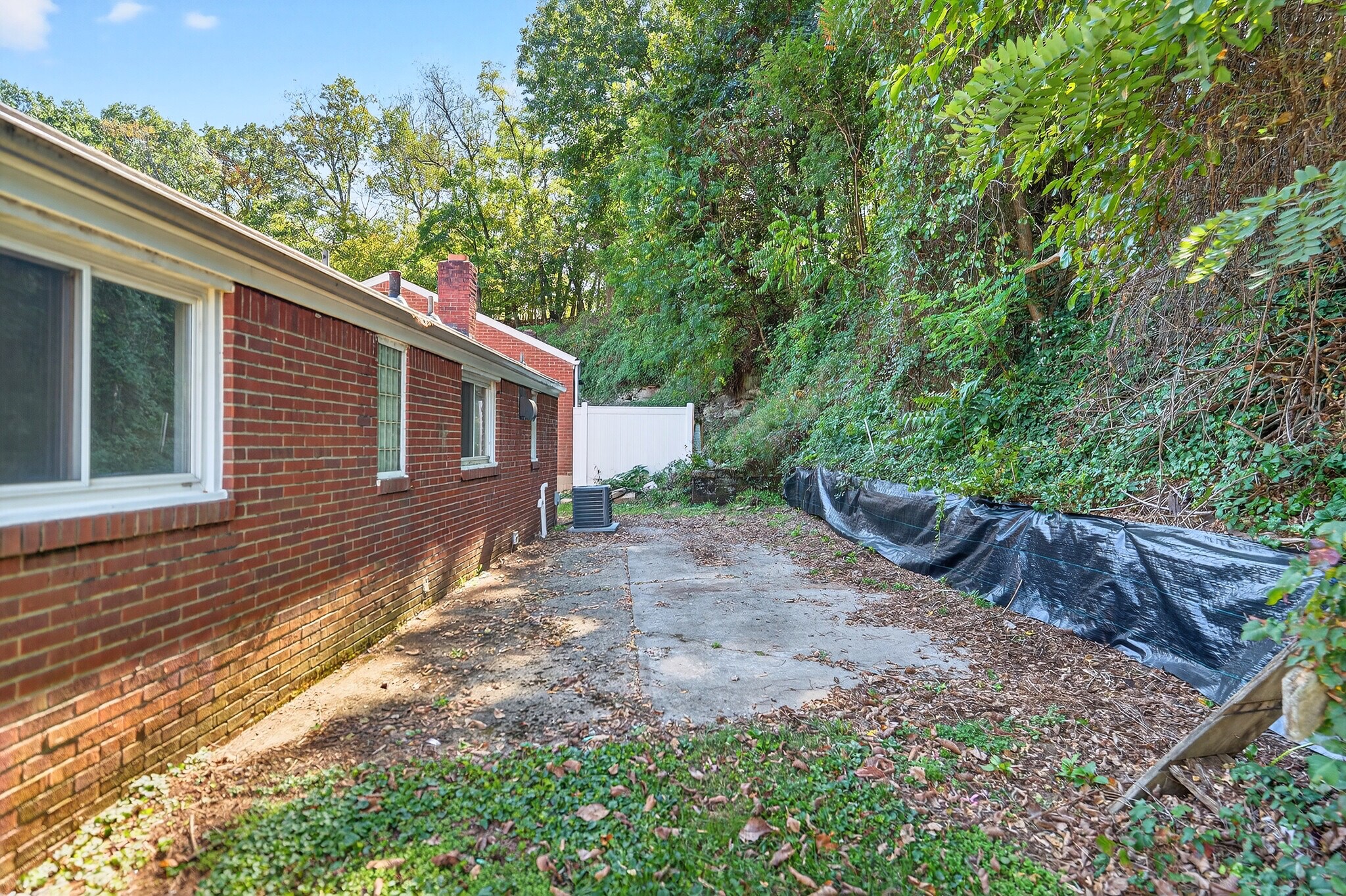 Building Photo - 83 Cedar Ave