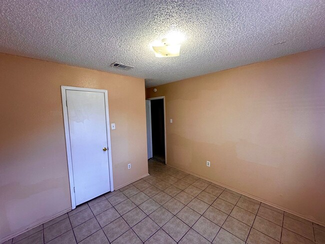 Building Photo - Update 4 bedroom 2 bath in Killeen TX