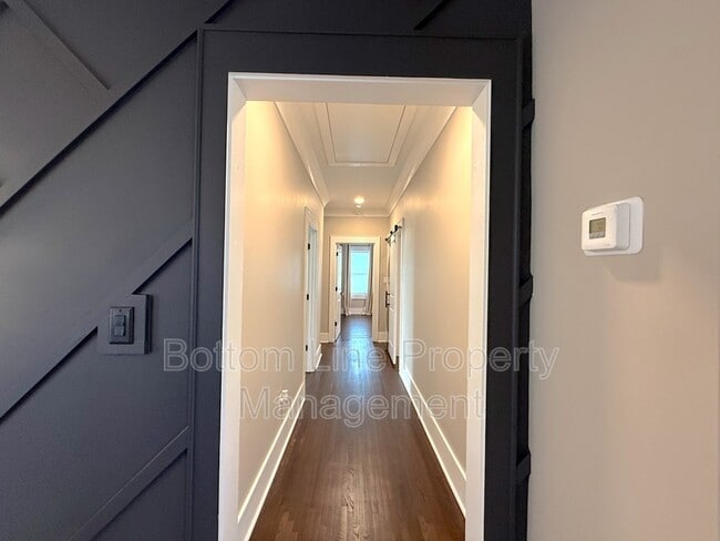 Building Photo - 621 S Summit Ave