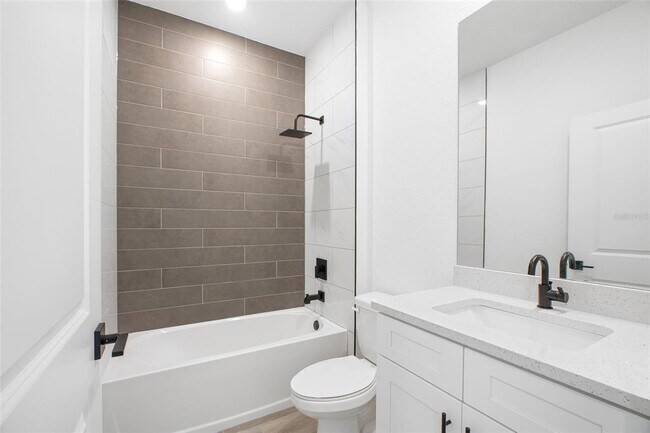 Building Photo - 24489 SW Kingsway Cir