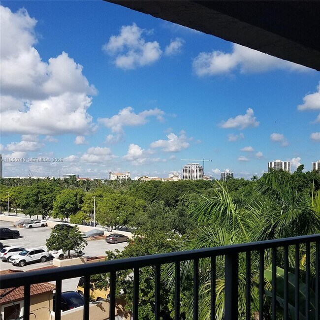 Building Photo - 19999 E Country Club Dr