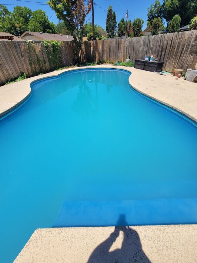 Building Photo - Modern living in Mesquite