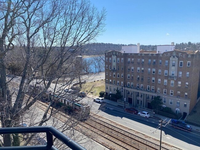 Building Photo - 1933 Commonwealth Ave