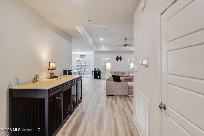 Building Photo - 4937 Fern Dr