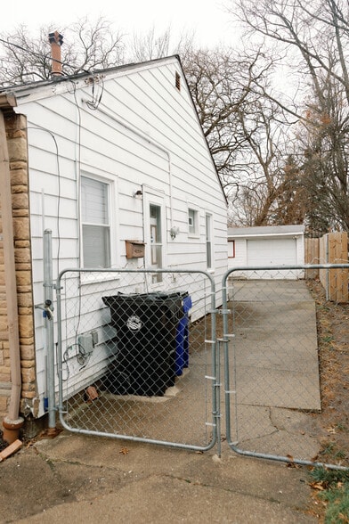 Building Photo - 12302 Milligan Ave