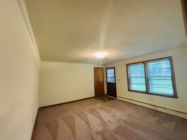 Building Photo - 208 Broce Dr