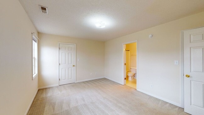 Building Photo - 504 Sumrell Way