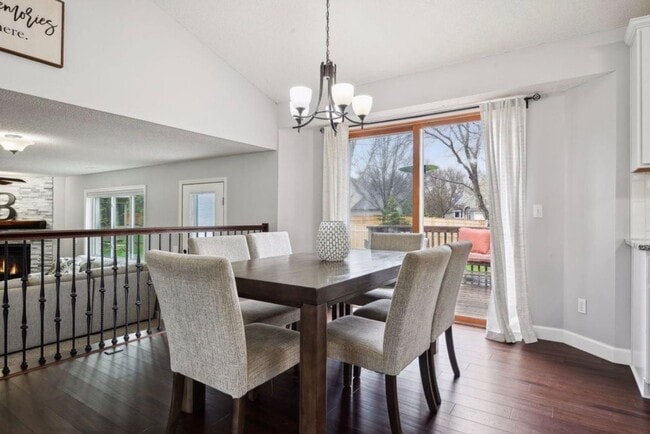 Building Photo - Beautiful Remodeled 5 Bedroom