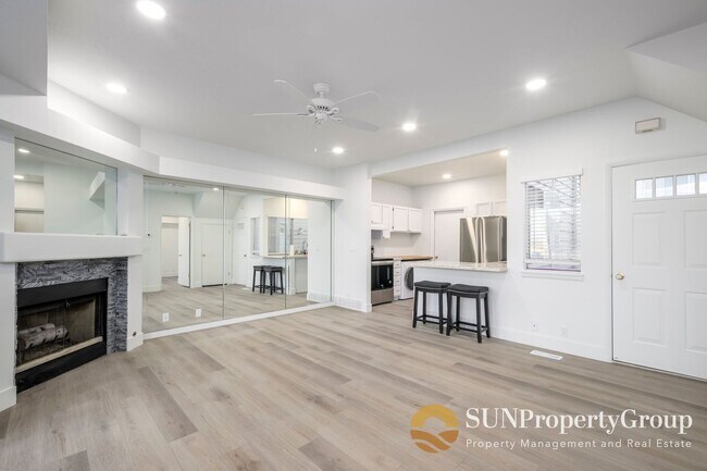 Building Photo - Newly Remodeled Condo In Taylorsville!