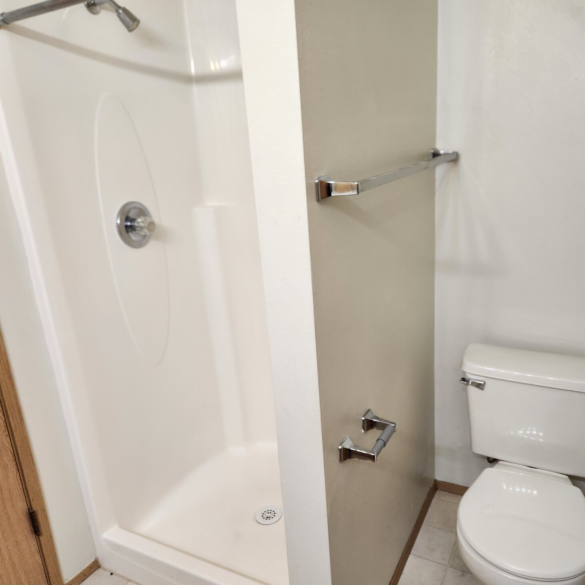 walk thru Bath - 3603 Michelle Ln