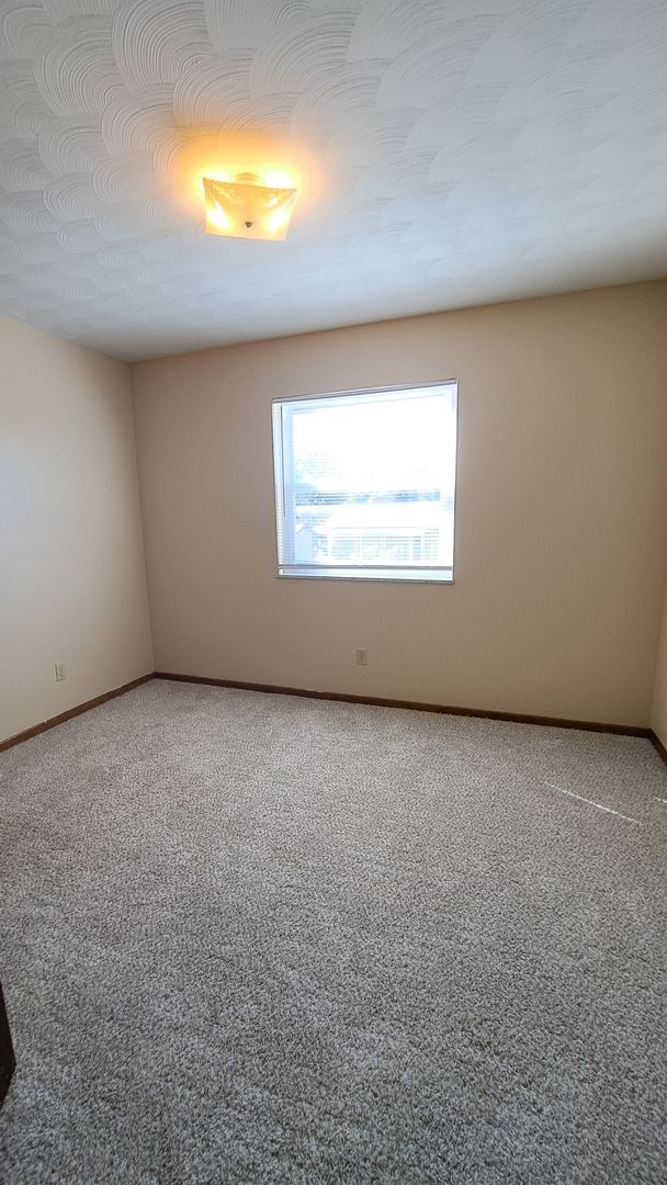 Building Photo - 805 Mitchell Ave