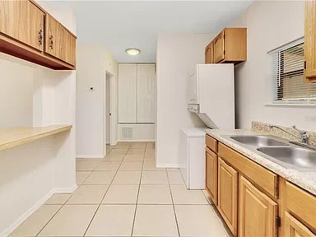 Building Photo - 636 Seminole Ave