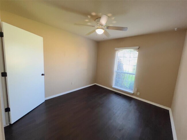 Building Photo - 11800 Kingsridge Terrace