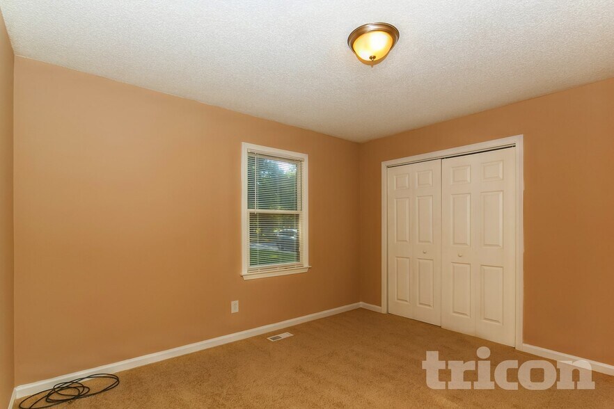 Building Photo - 2965 Windcrest Dr