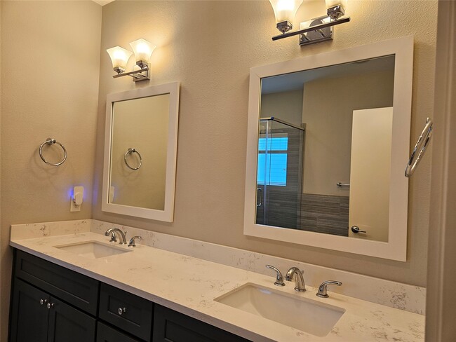 Building Photo - 2621 Hutchins St