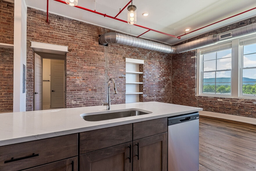 Building Photo - 211 W Colville St