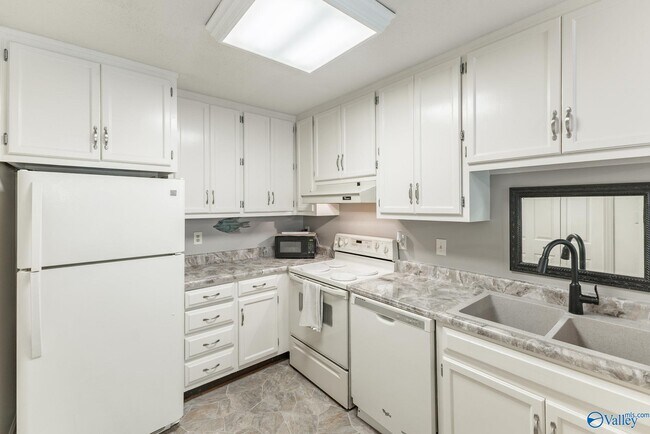 Building Photo - 2124 Greenwood Pl SW