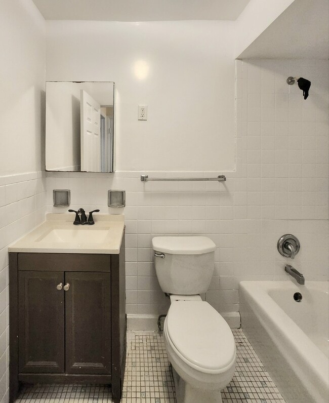 Building Photo - 2007 W Touhy Ave