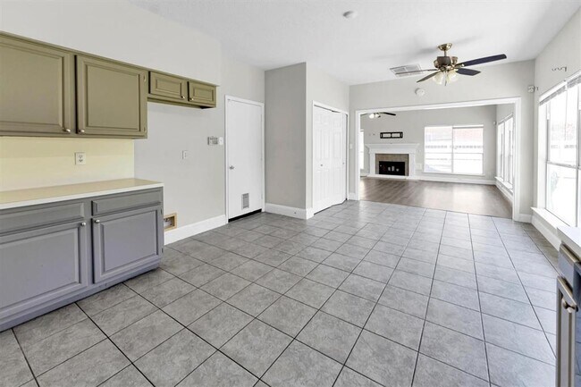 Building Photo - 15614 Lago Villa Dr